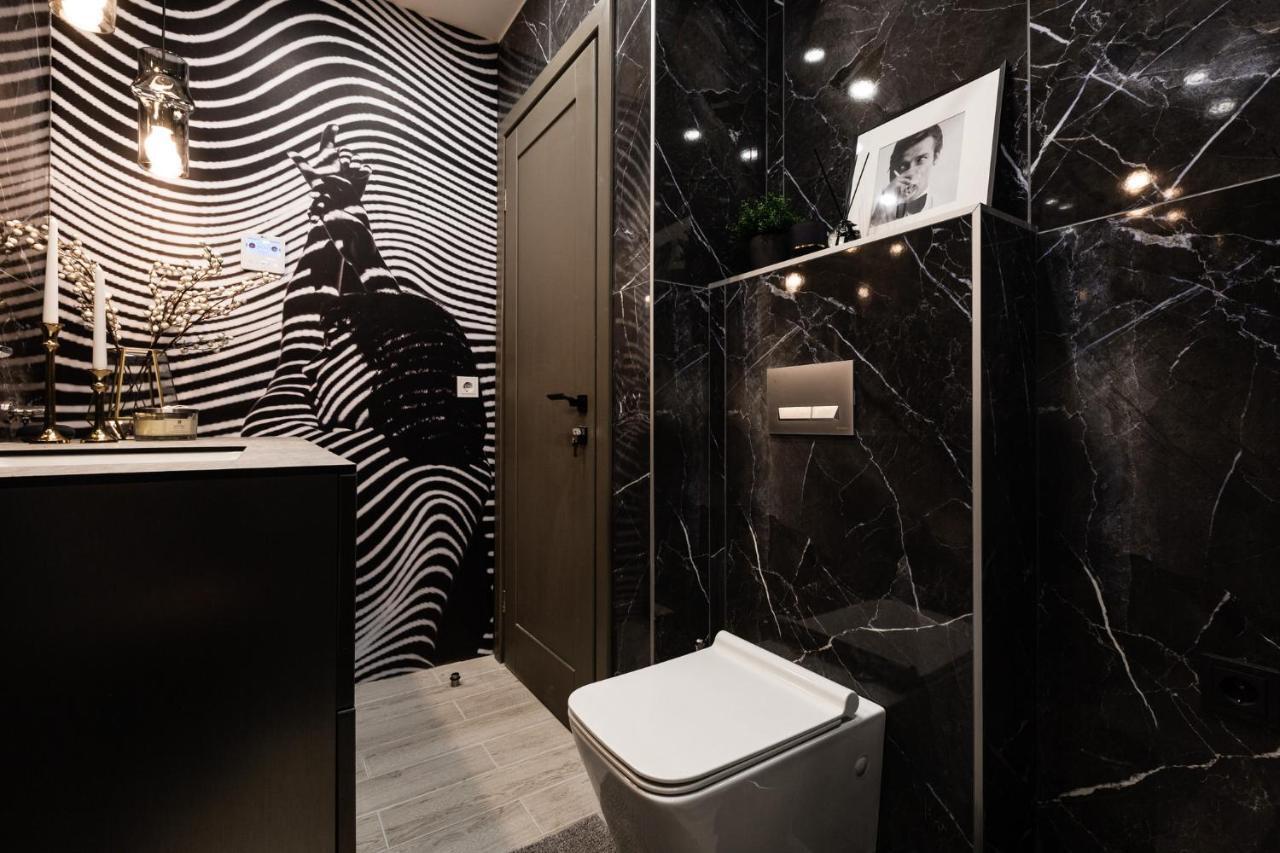Brand New James Bond City Center Vilnius Bagian luar foto